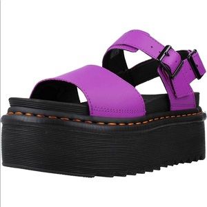 NWOT Dr. Martens Voss Quad Platform Sandals